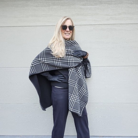 Ike Behar NWOT Black & White Houndstooth/Black Reversible Wrap, One Size, $32 - Picture 9 of 9